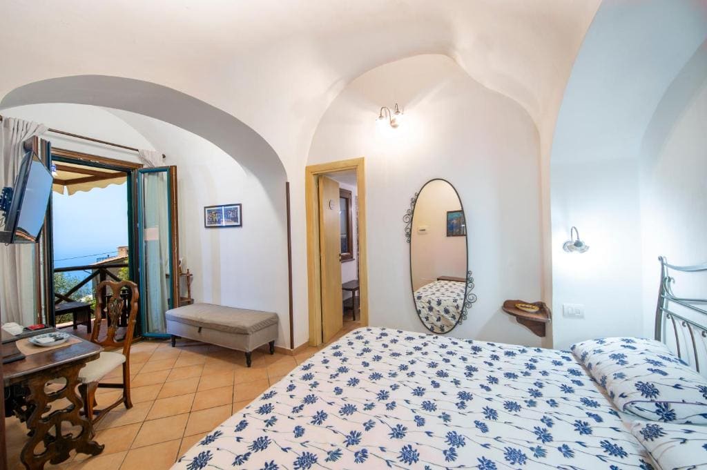 Double Room with Sea View - Groundfloor room - Image 2
