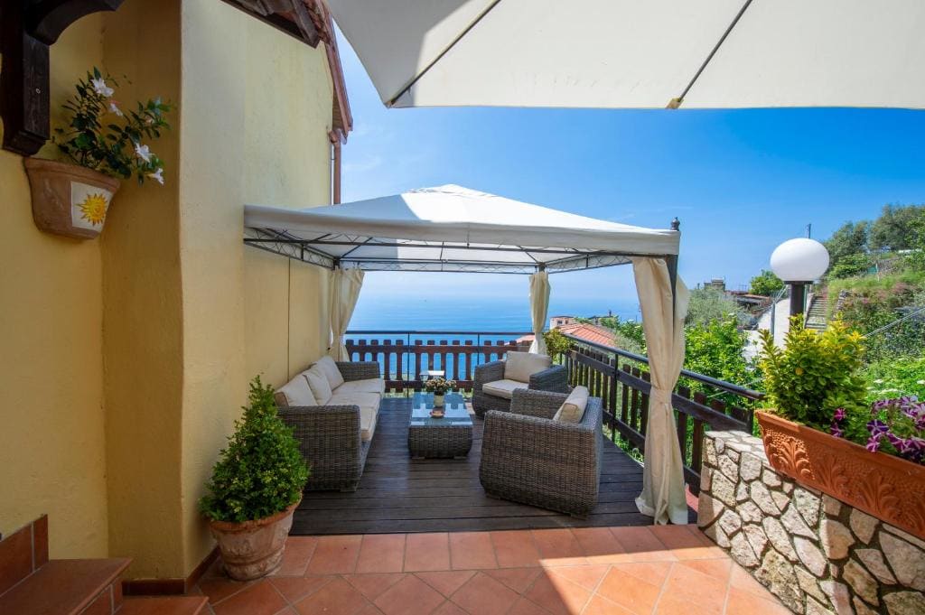 Superior Double Room with Sea View room - Image 1