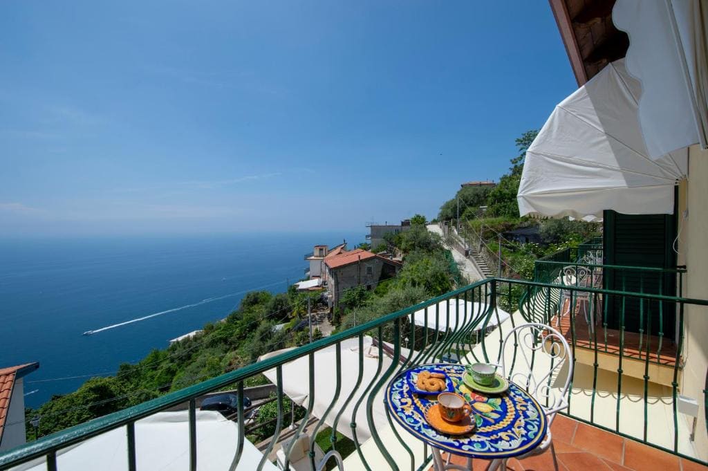 Superior Double Room with Sea View room - Image 2