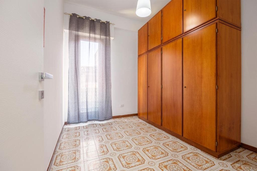 Quadruple Room with Shower room - Image 3