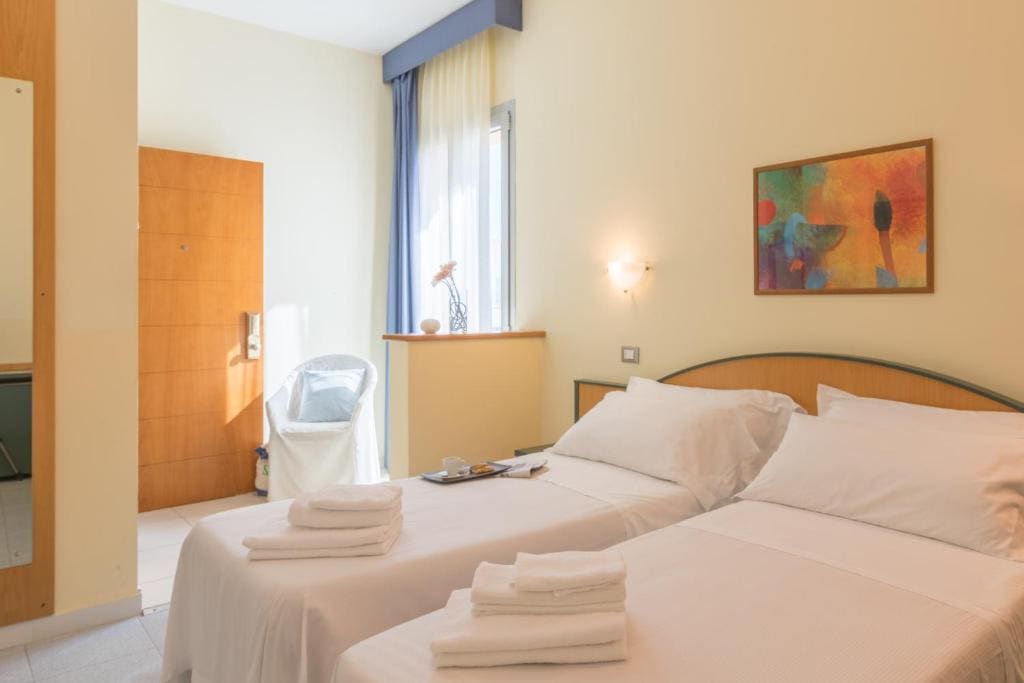Double Room with Balcony room - Image 2