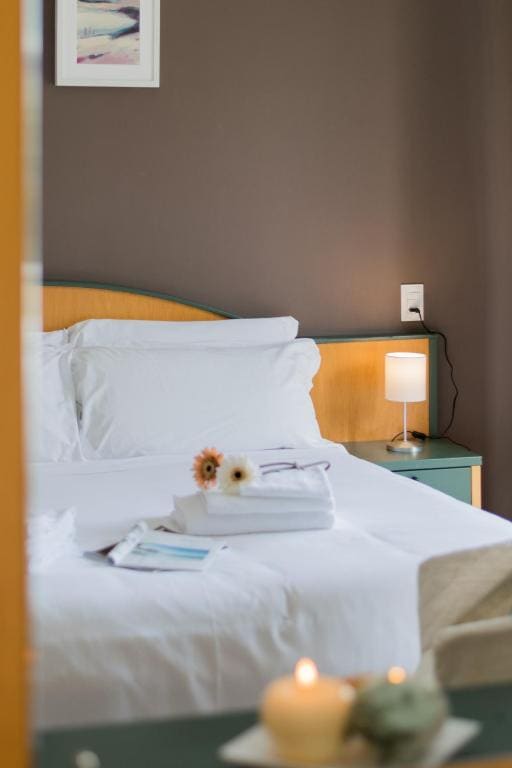 Double Room with Sea View and Balcony room - Image 2