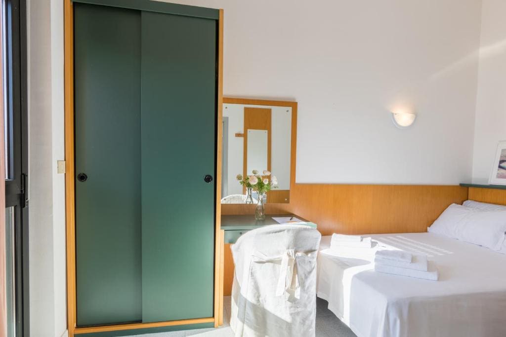 Double Room with Small Double Bed room - Image 3