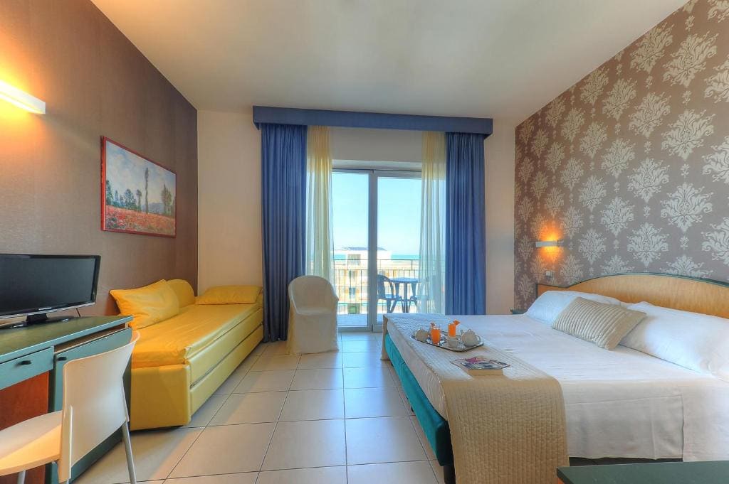 Quadruple Room with Balcony room - Image 3