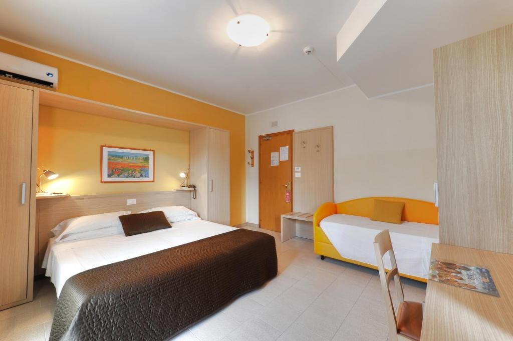 Quadruple Room with Balcony room - Image 2