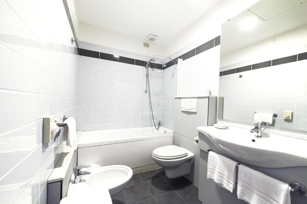 Quadruple Room with Balcony room - Image 1