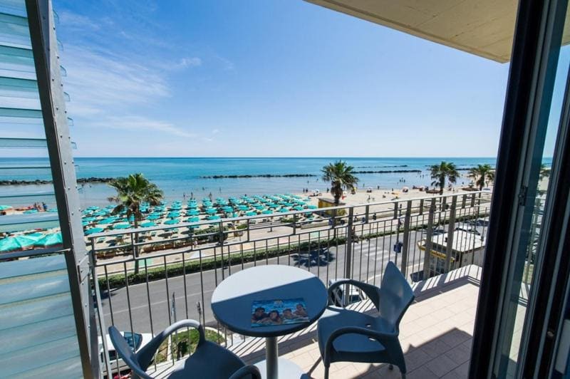 Superior Double Room with Sea View and Balcony - Annex room - Image 1