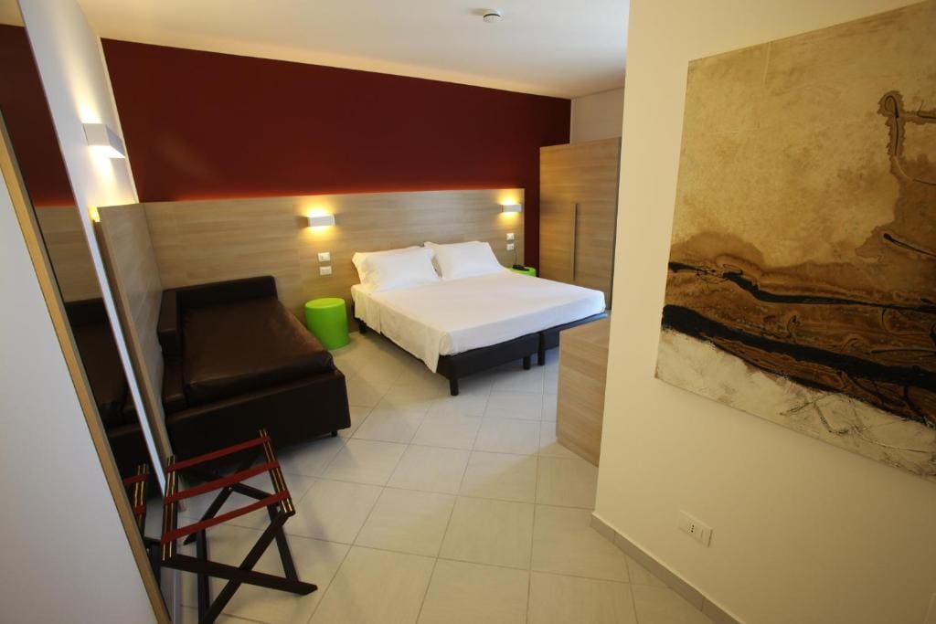 Superior Triple Room with Sea View and Balcony - Annex room - Image 2