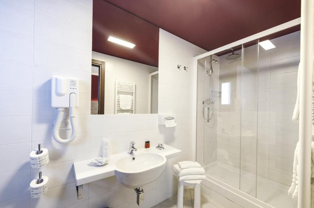 Superior Triple Room with Sea View and Balcony - Annex room - Image 1