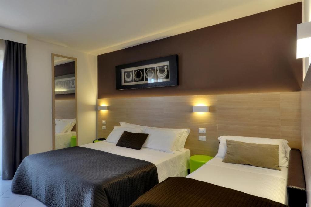 Superior Triple Room with Sea View and Balcony - Annex room - Image 3