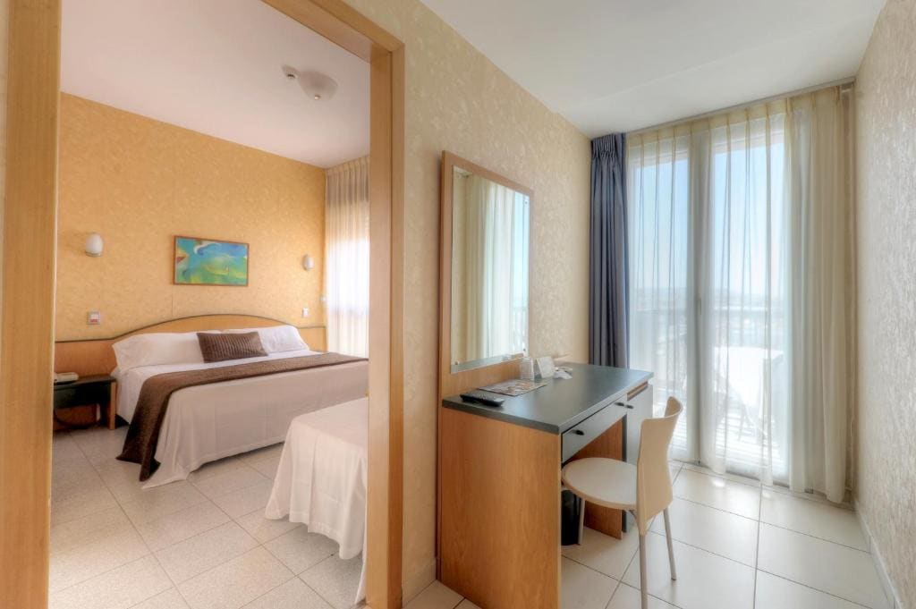 Triple Room with Balcony room - Image 2