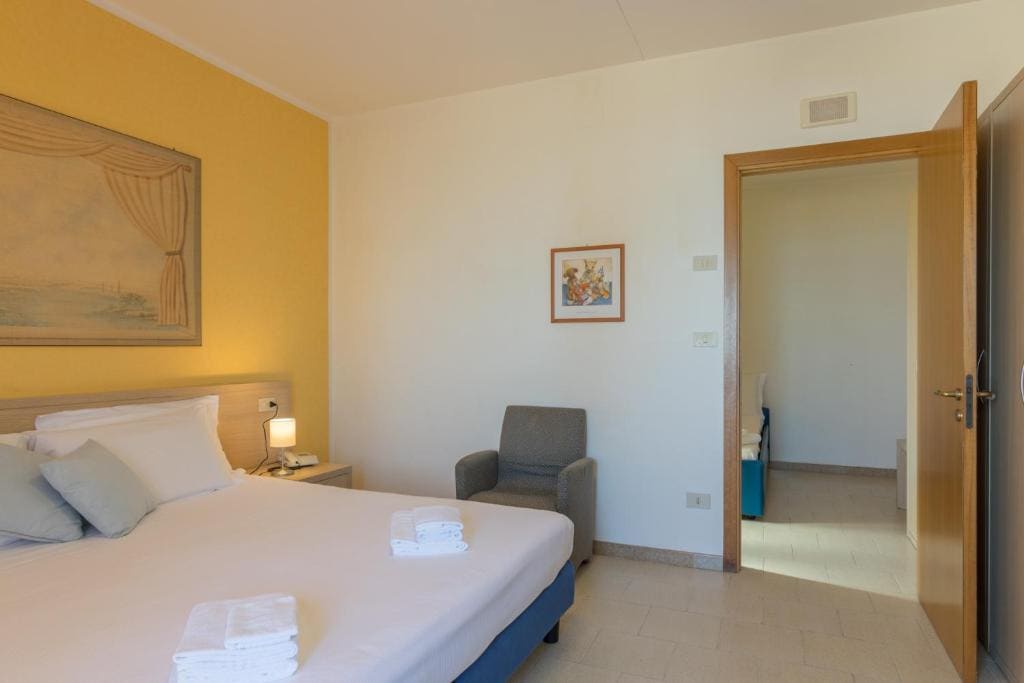 Triple Room with Balcony room - Image 1