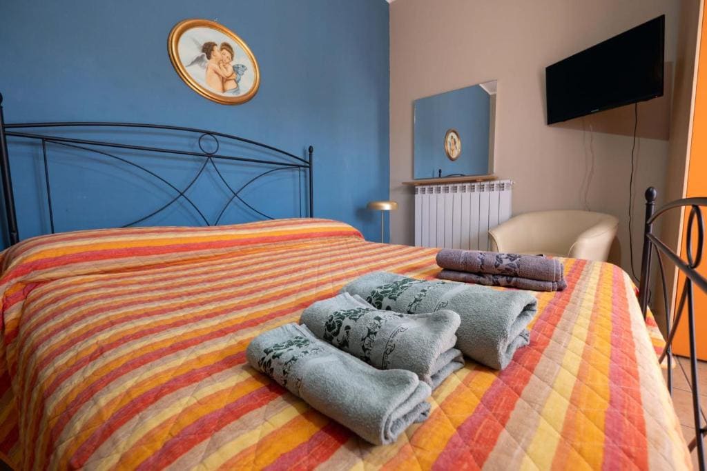 Double Room with Balcony room - Image 3