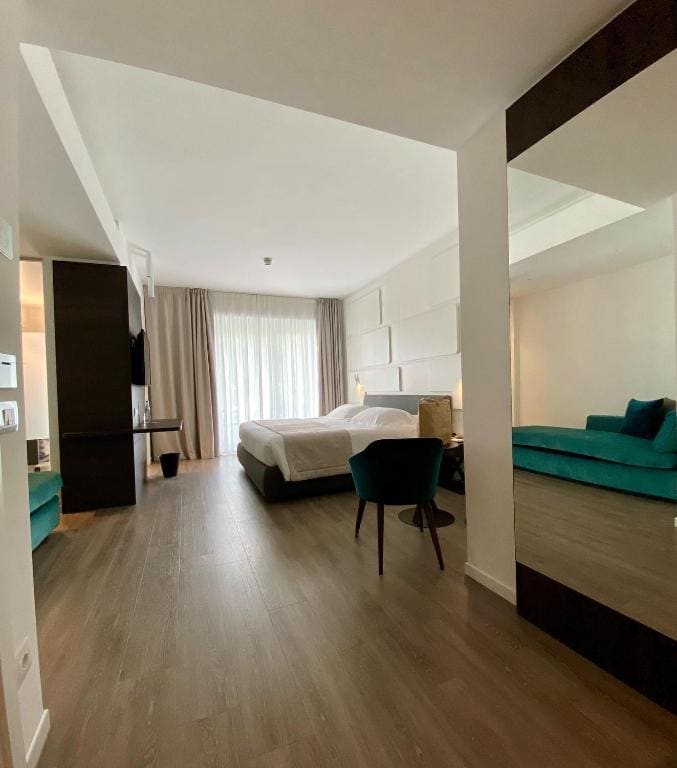 Superior Triple Room room - Image 2