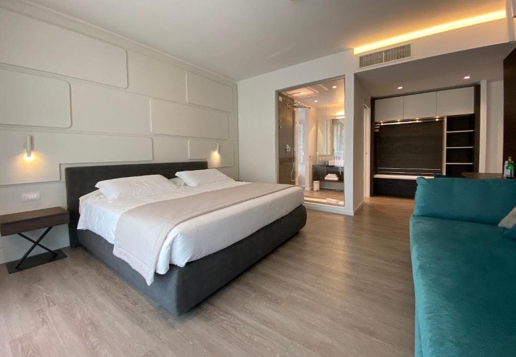 Deluxe Triple Room with Balcony room - Image 3