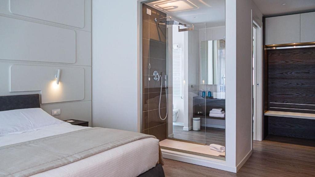 Deluxe Triple Room with Balcony room - Image 1
