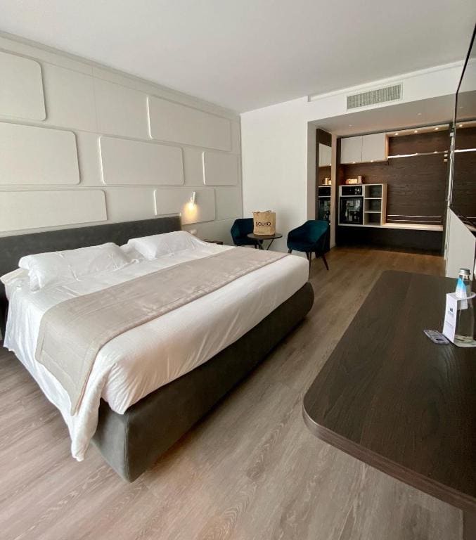 Superior Triple Room room - Image 1