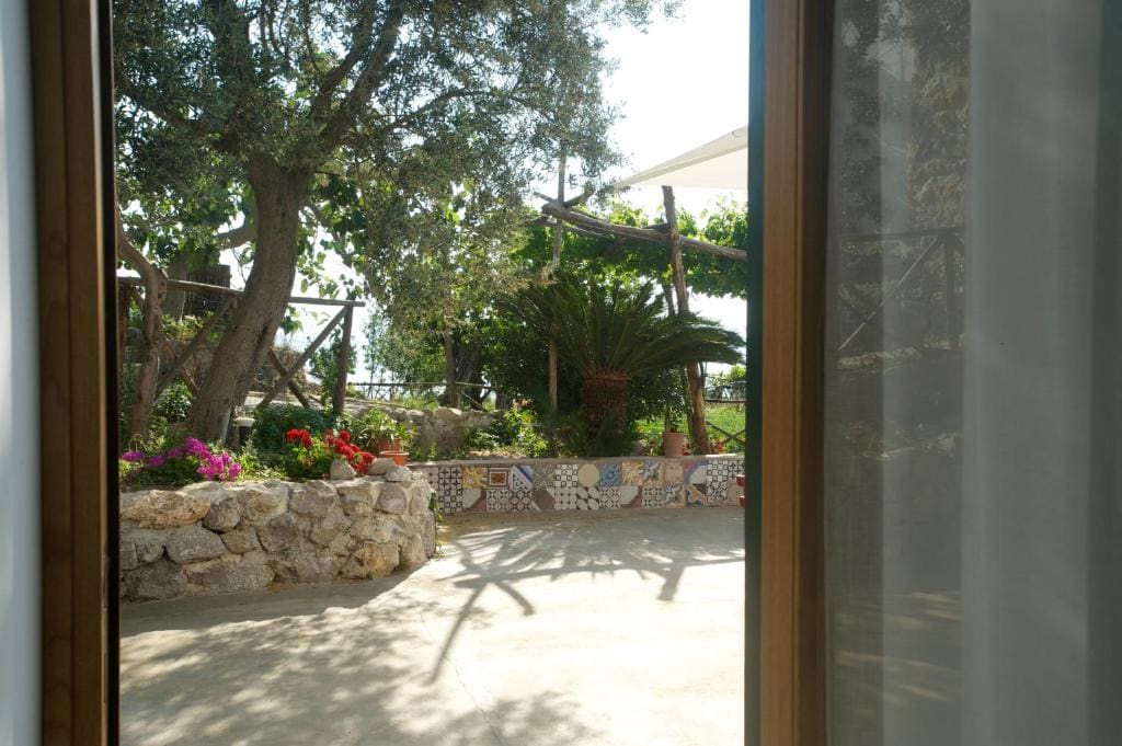 Deluxe Double Room with Balcony room - Image 3