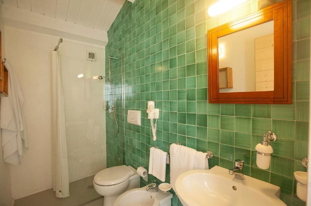 Deluxe Double Room with Sea View room - Image 3