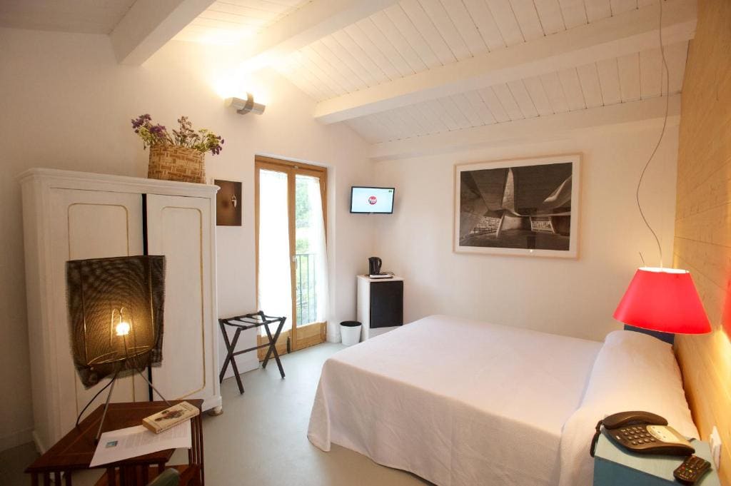 Deluxe Double Room with Balcony and Sea View room - Image 3