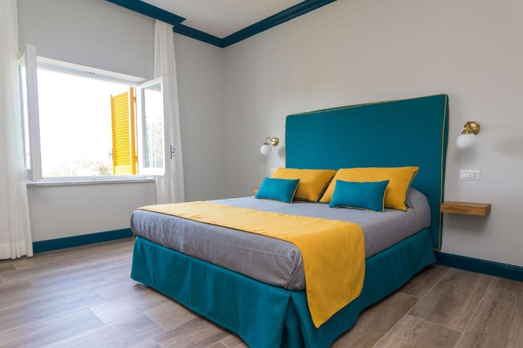 Standard Triple Room room - Image 2