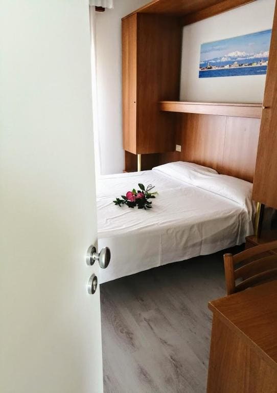 Standard Double or Twin Room room - Image 1