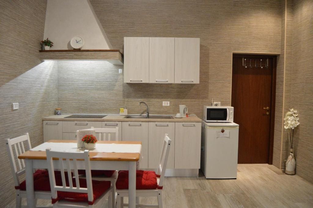 Double Room with Private Bathroom room - Image 3