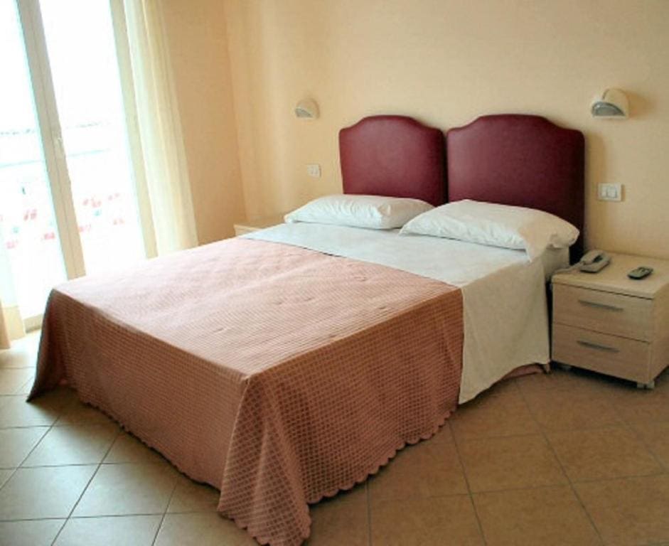 Double or Twin Room with Sea View room - Image 2