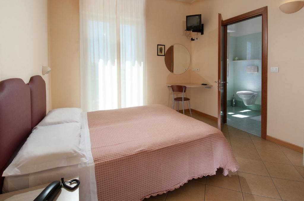 Triple Room with Sea View room - Image 2