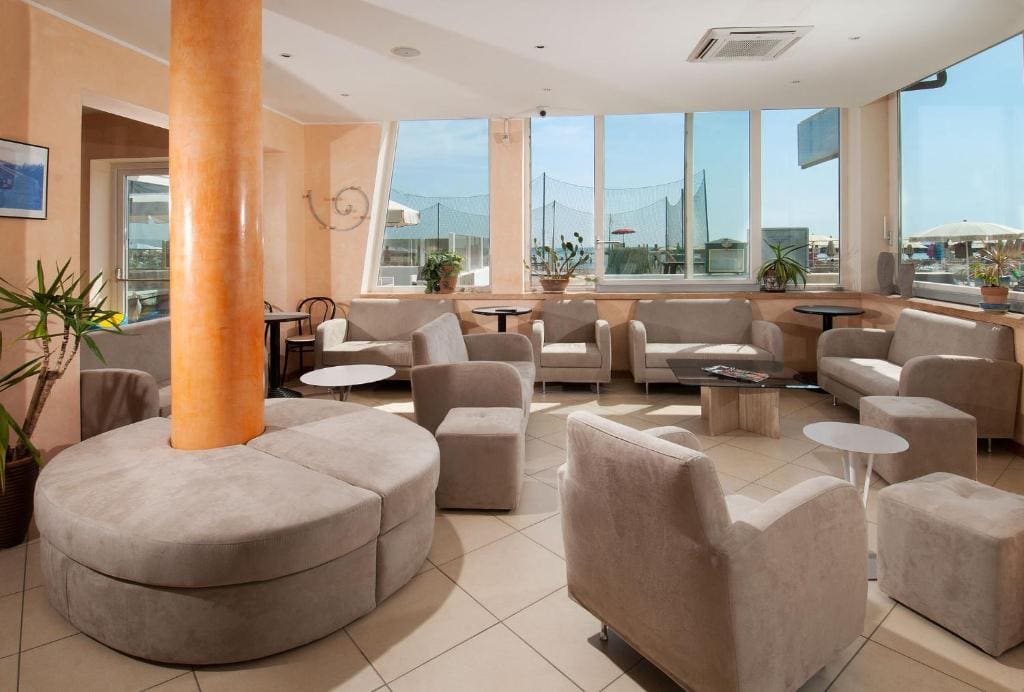 Triple Room with Sea View room - Image 1