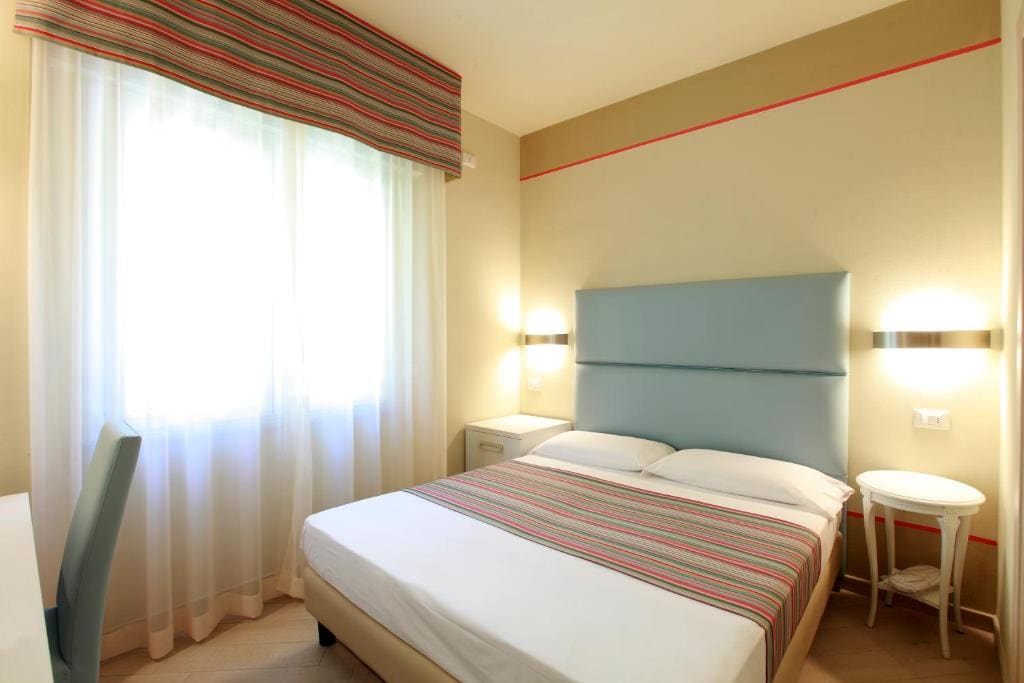Small Comfort Double Room room - Image 3