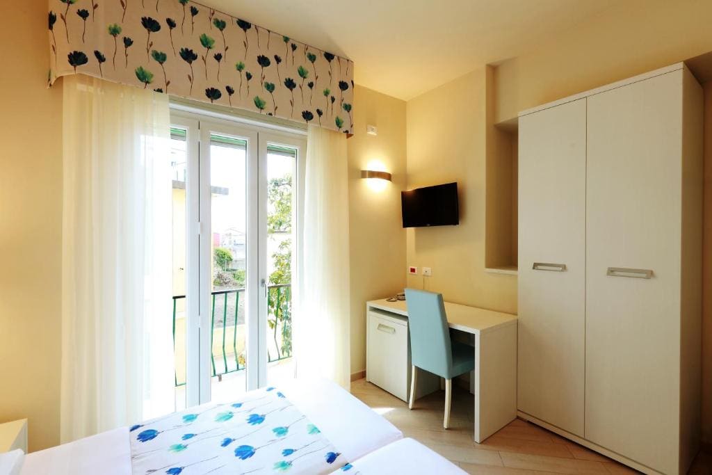 Superior Double or Twin Room with Balcony room - Image 2