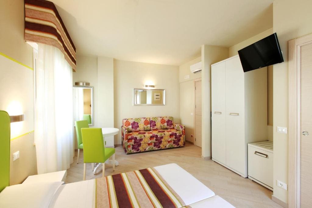 Superior Junior Suite room - Image 2