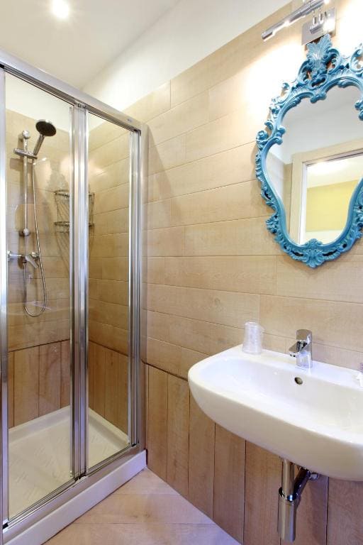 Superior Junior Suite room - Image 3