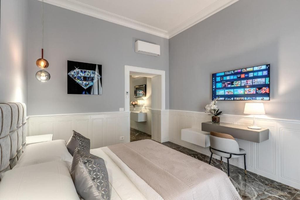 Deluxe King Suite room - Image 1