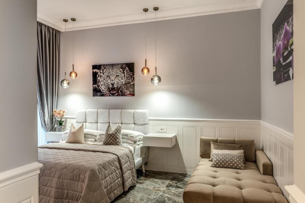 Deluxe Queen Suite room - Image 2