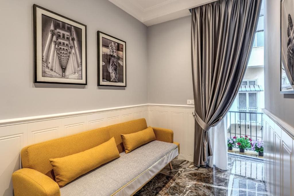 Deluxe Queen Suite room - Image 3