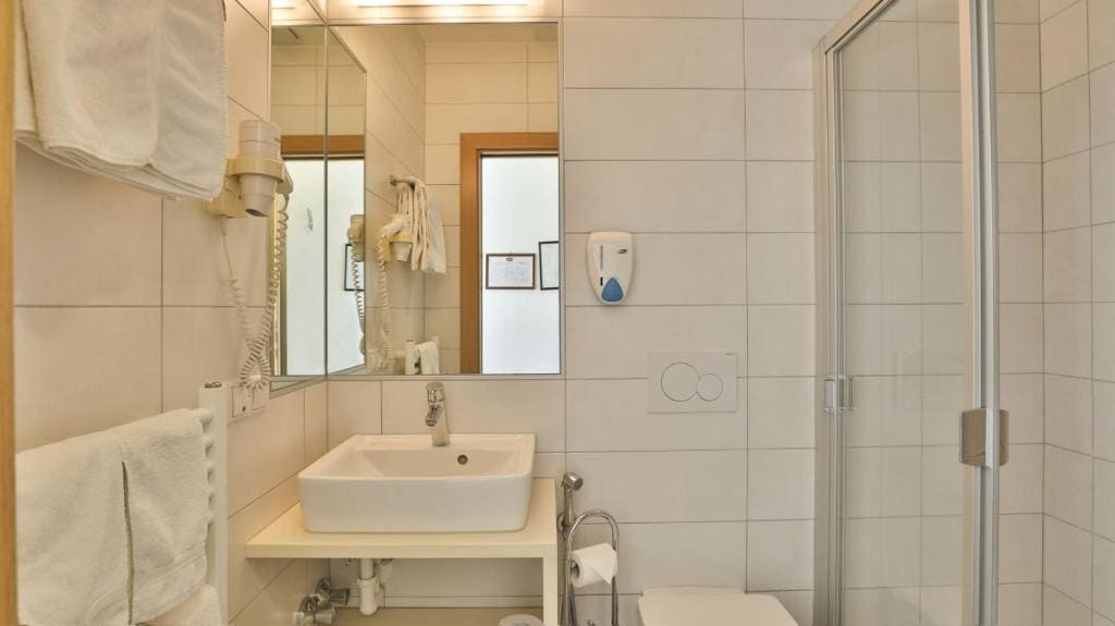 Einzelzimmer room - Image 2