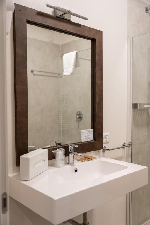Comfort Double or Twin Room room - Image 2