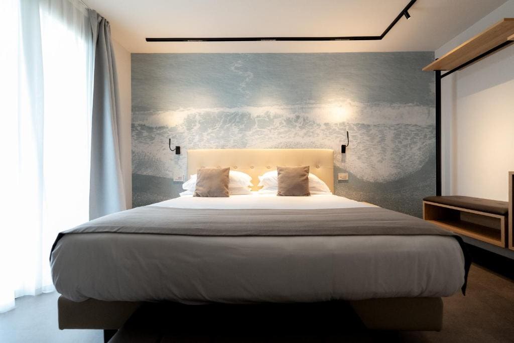 King Suite with Spa Bath room - Image 1