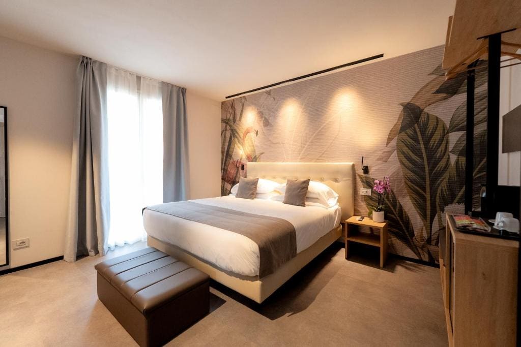 King Suite room - Image 2