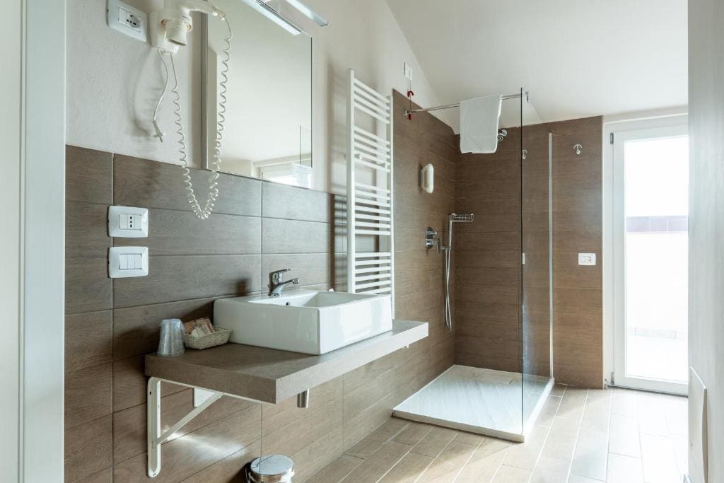 Suite with Spa Bath room - Image 1