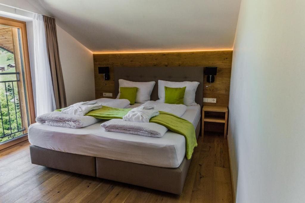 Junior Suite with Balcony room - Image 2