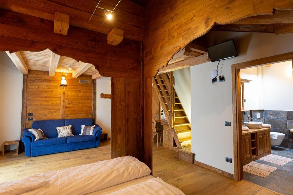 Deluxe Quadruple Room room - Image 2