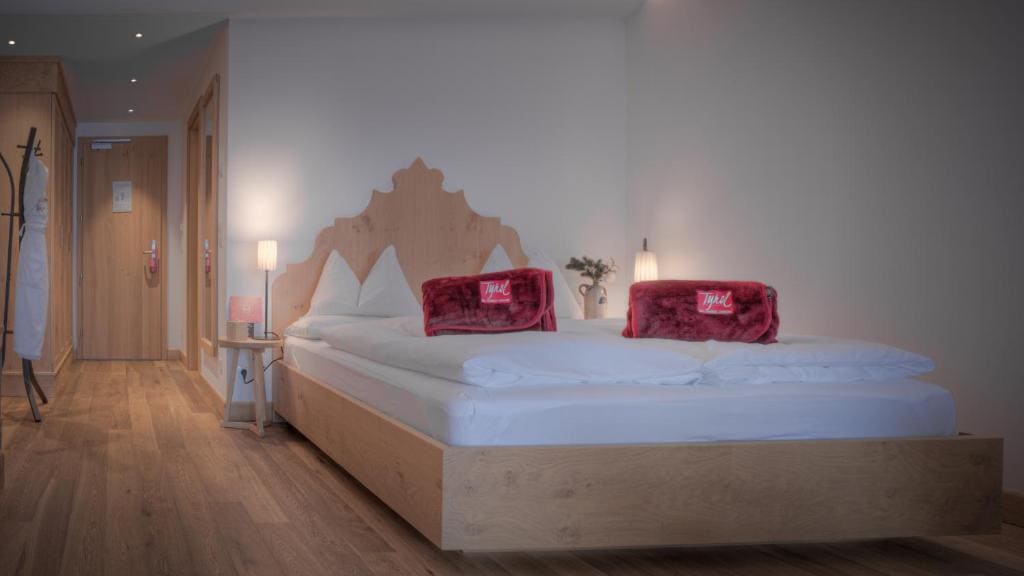 Superior Double or Twin Room with Mountain View room - Image 1