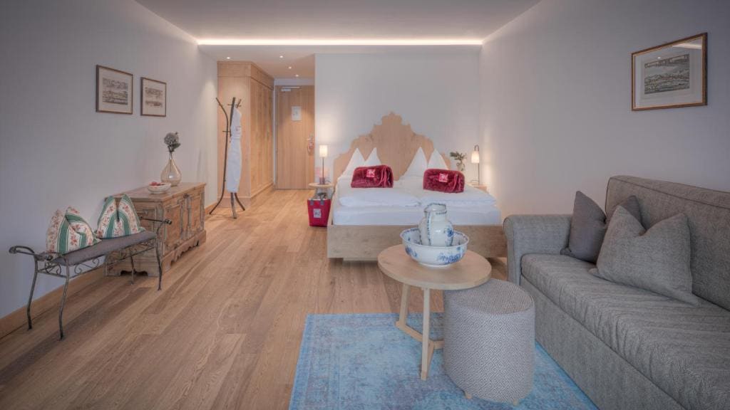 Superior Double or Twin Room with Mountain View room - Image 2