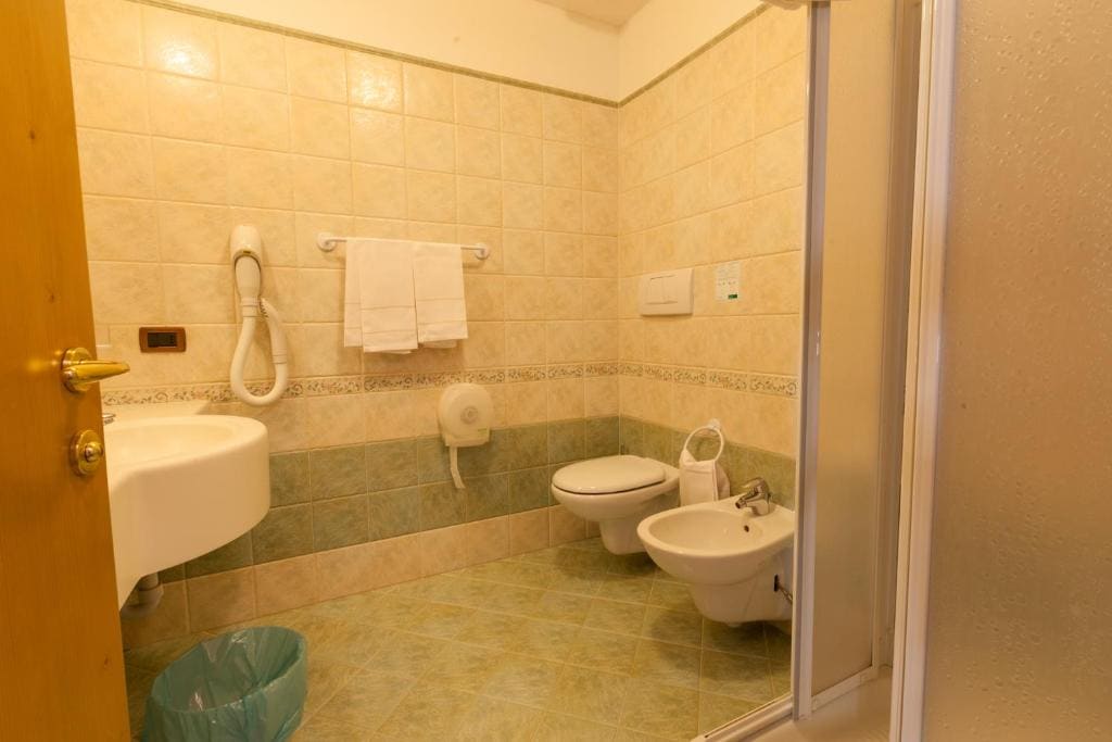 Basic Triple Room room - Image 2