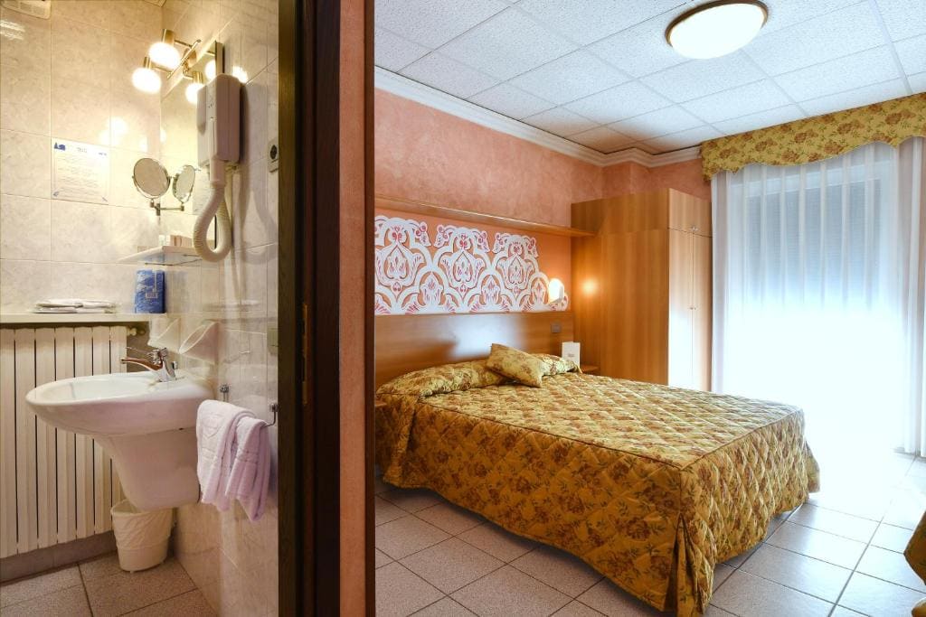 Large Double Room room - Image 1
