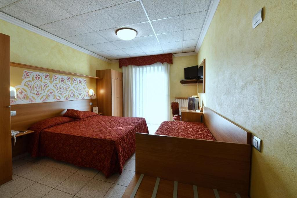 Triple Room with Balcony room - Image 1