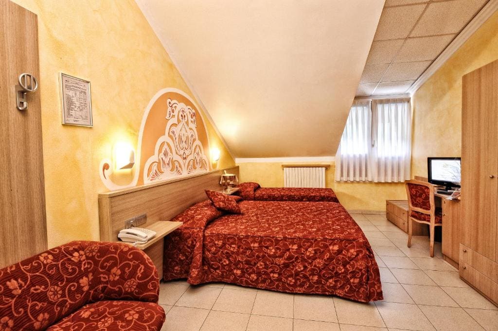 Triple Room with Shower room - Image 1